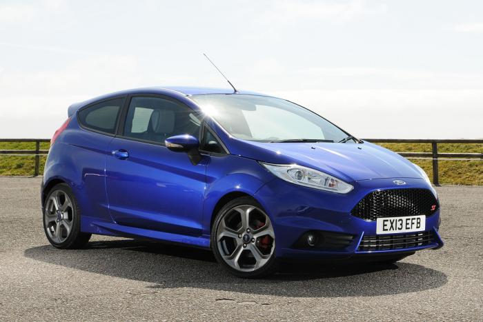 ford-fiesta-st-11-front-static_zps7f991525.jpg