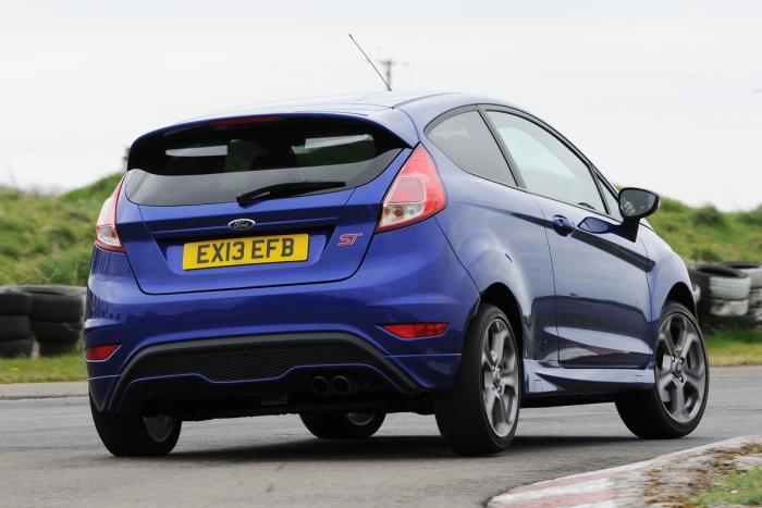 ford-fiesta-st-2-rear-cornering_zps9caa1010.jpg