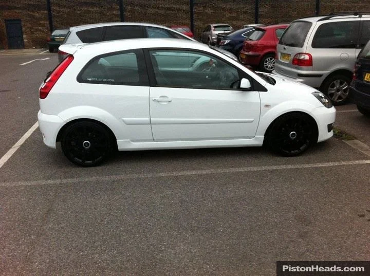 ford-fiesta-st-st-16v-S1034455-5.webp