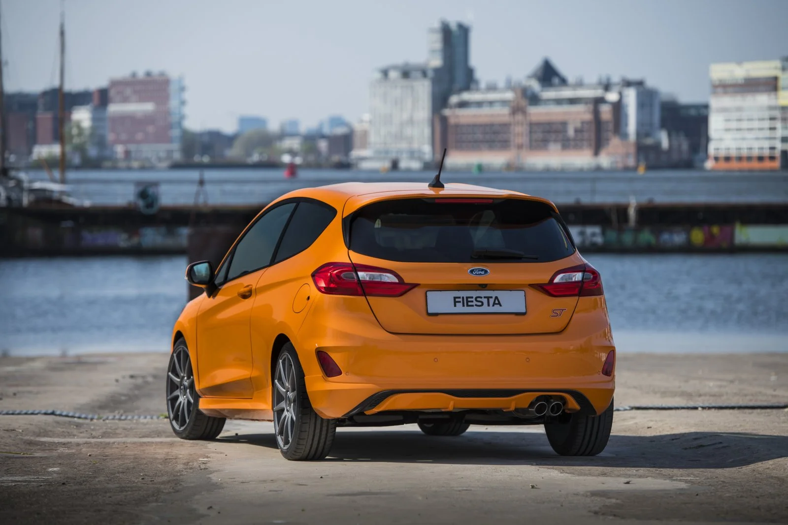 Ford Performance Edition has three pre-defined recommended damper settings.webp