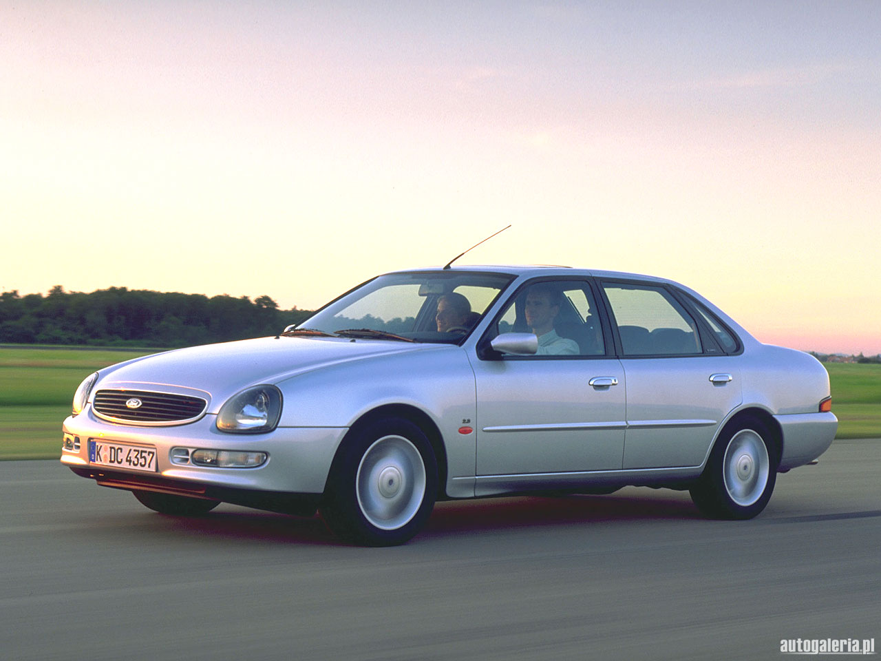 ford_scorpio_1997_02_b.jpg