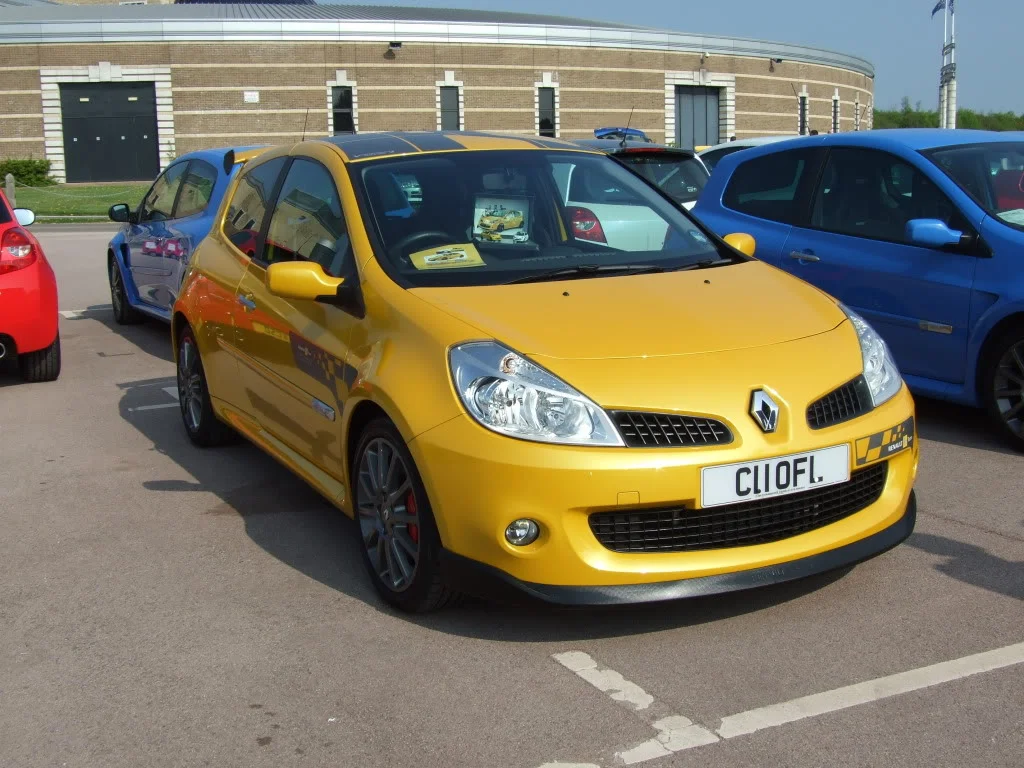 Gaydonrenaultmeet2011001.webp