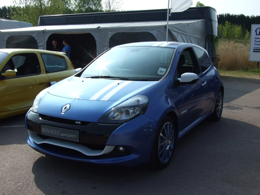 Gaydonrenaultmeet2011003.webp