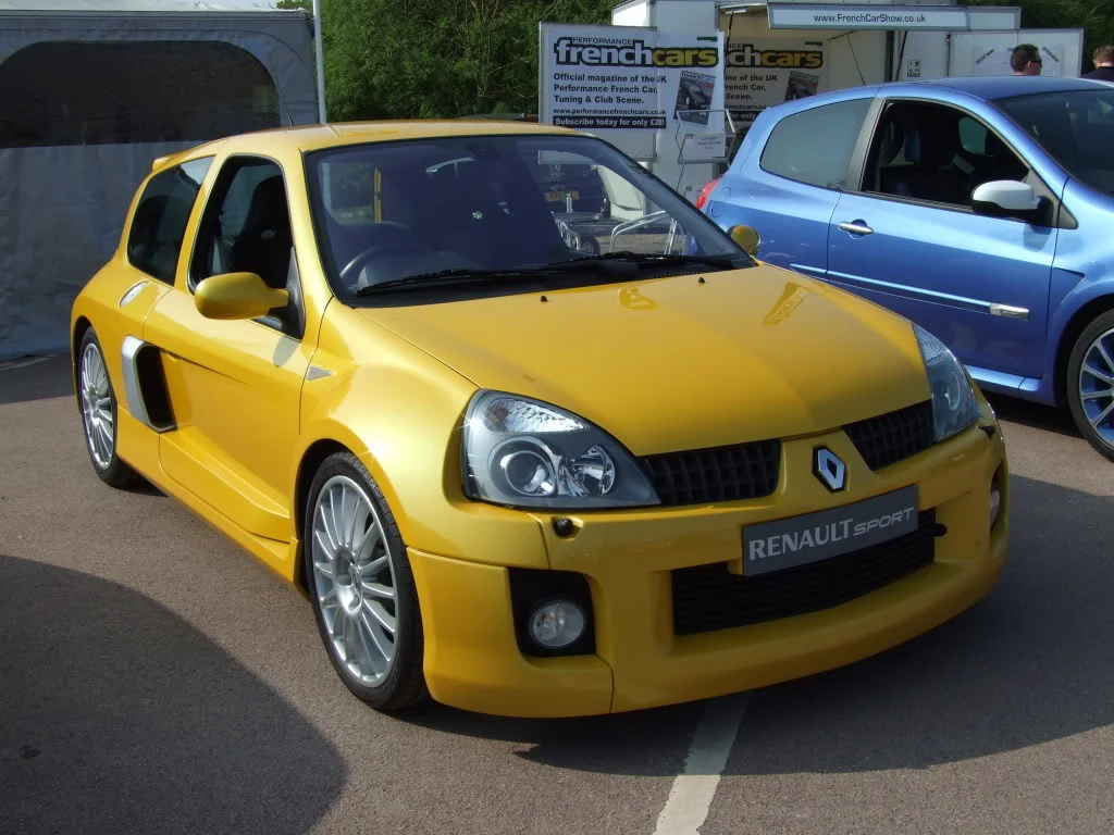 Gaydonrenaultmeet2011004.webp