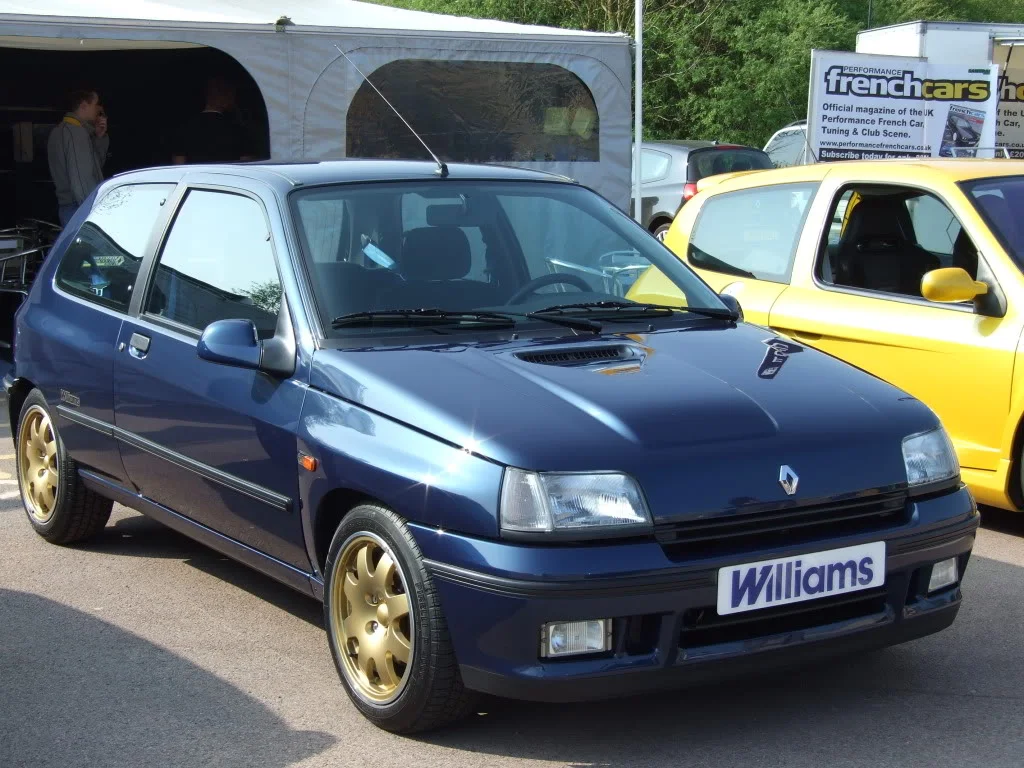 Gaydonrenaultmeet2011006.webp