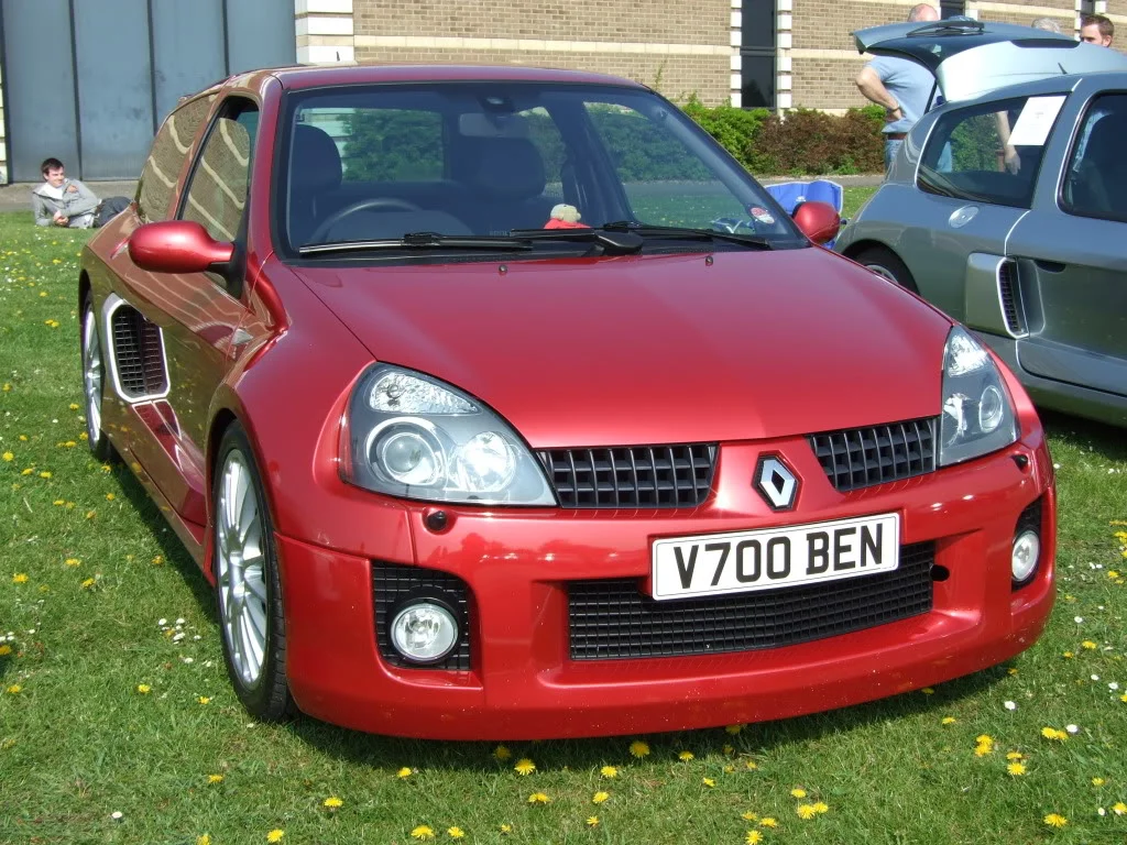 Gaydonrenaultmeet2011019.webp