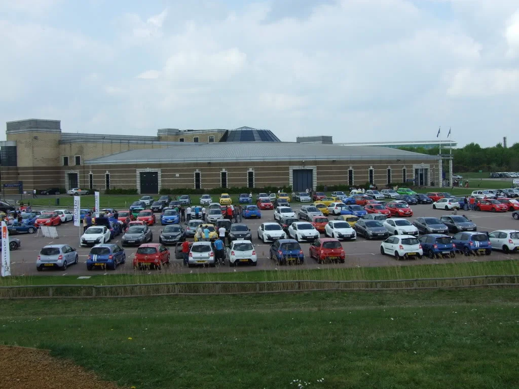 Gaydonrenaultmeet2011048.webp