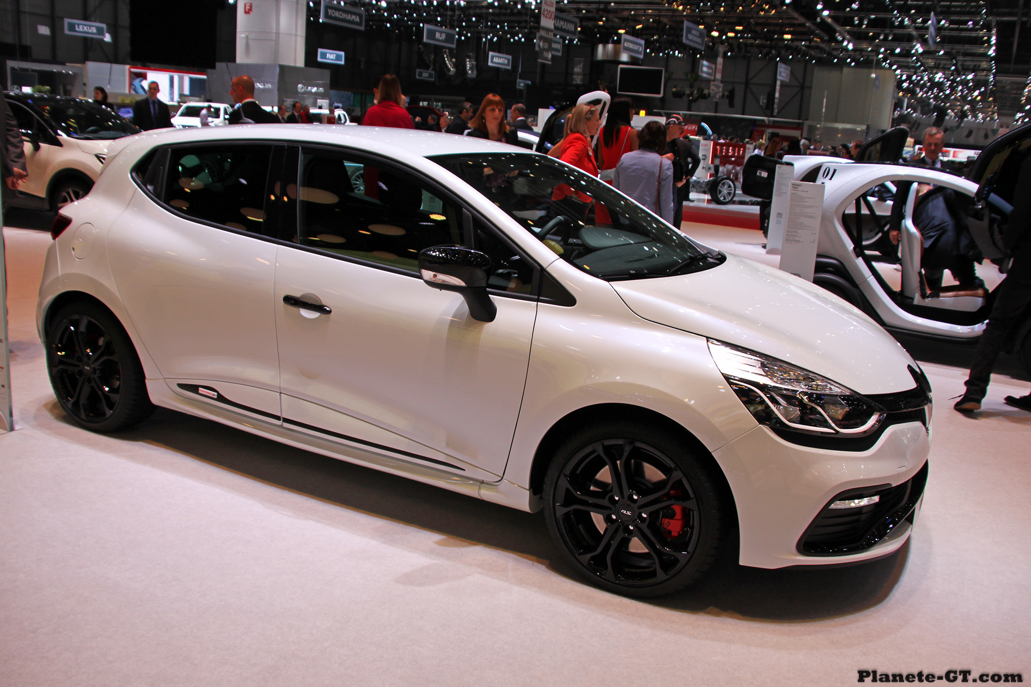 Geneve-2014-Renault-Clio-4-RS-Monaco-GP-02.jpg