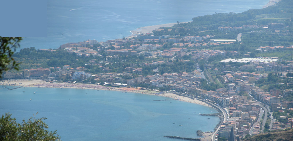 Giardini_Naxos_Panorama_by_iansalter91.jpg