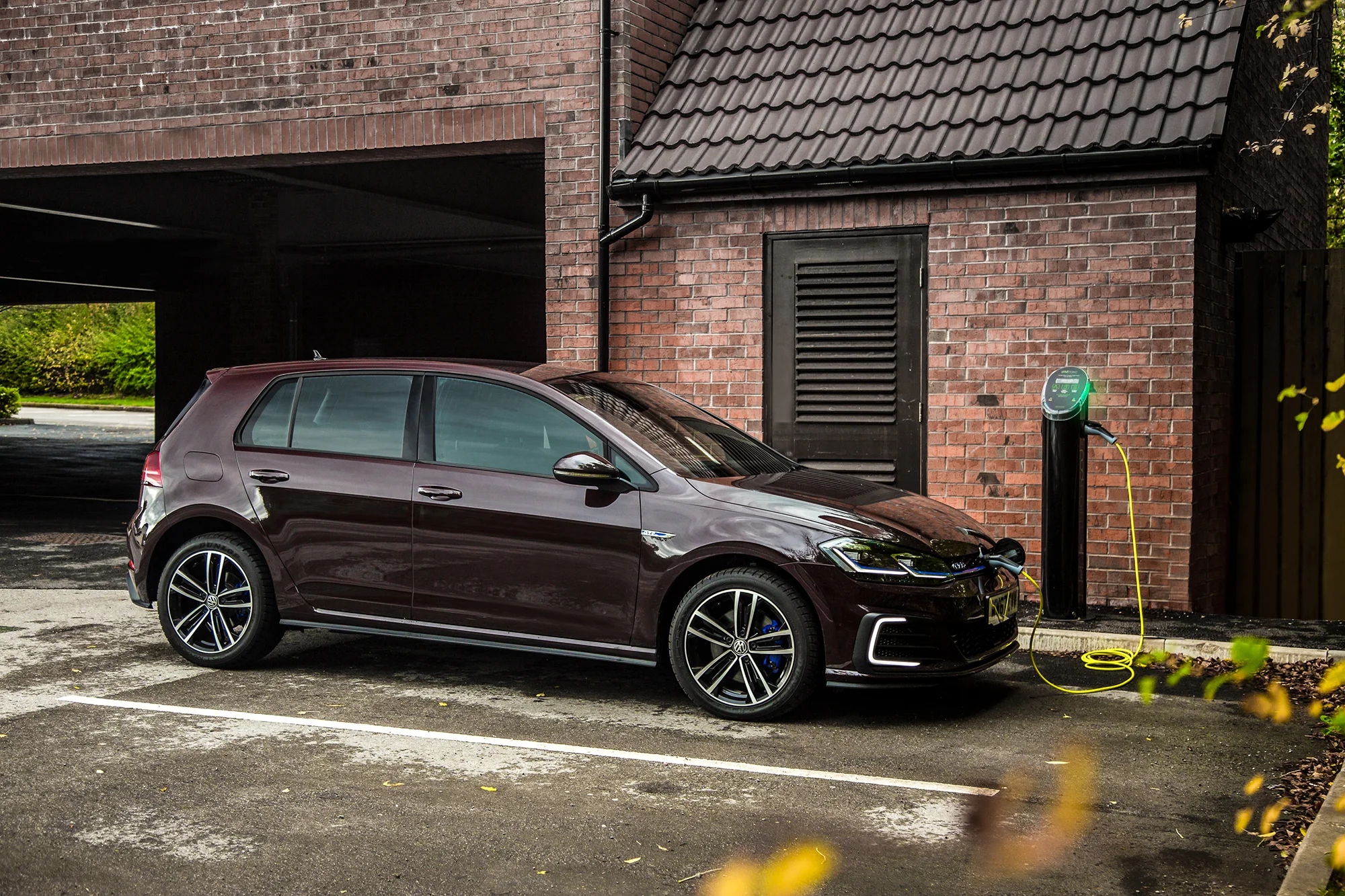 Golf-GTE-01.webp