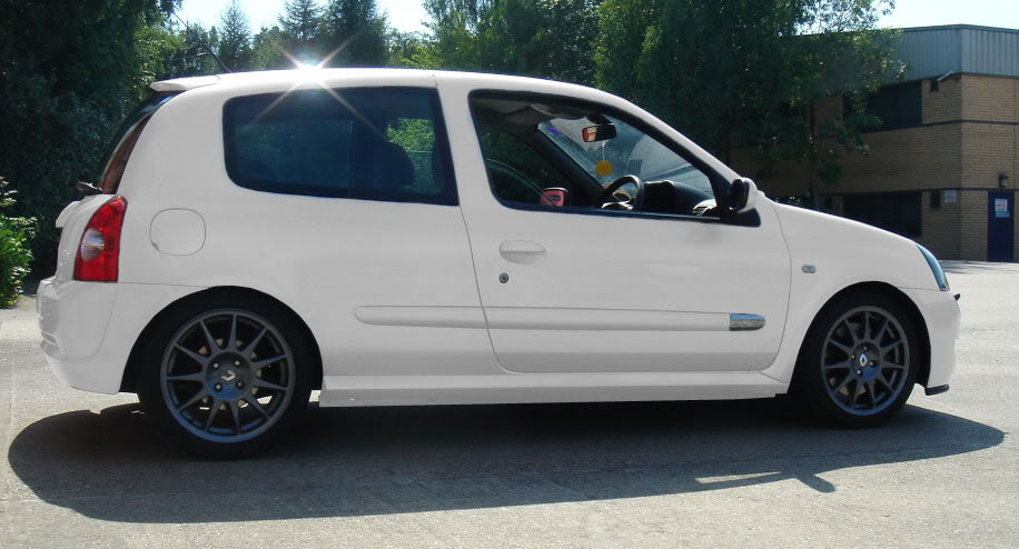 goodwoodclio030white.jpg