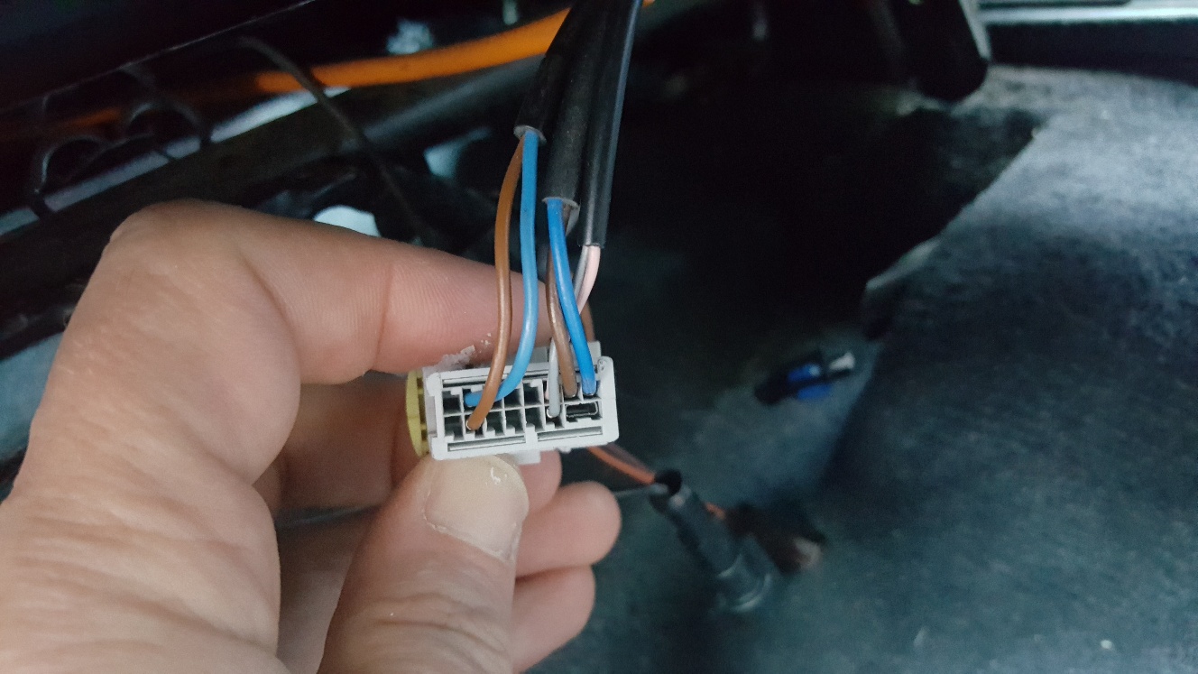 Grey Connector - Seat Side.jpg