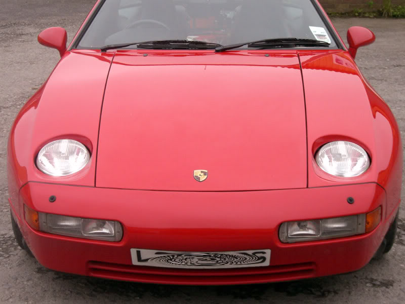 GuardsRed928GTS024.jpg