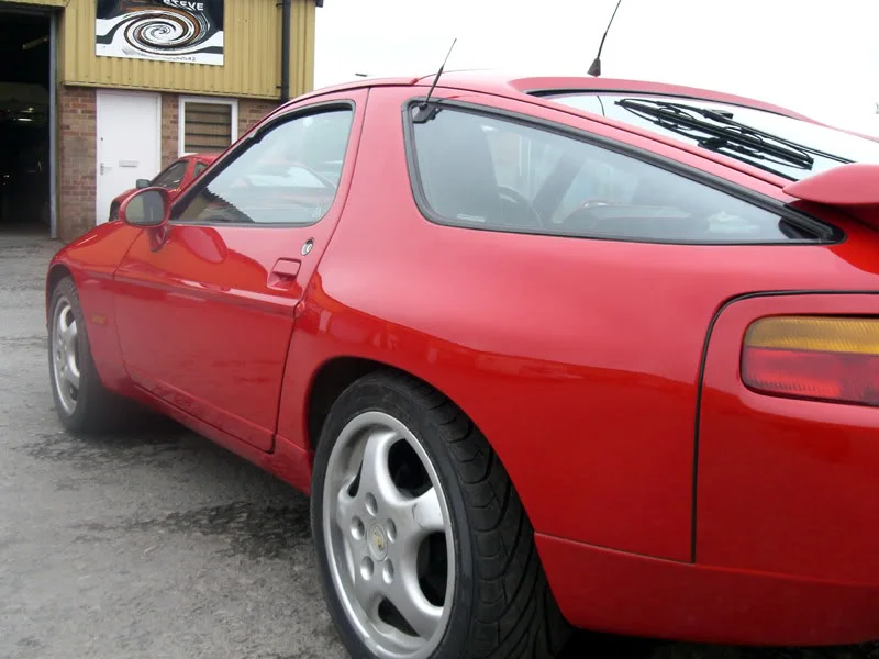 GuardsRed928GTS026.webp