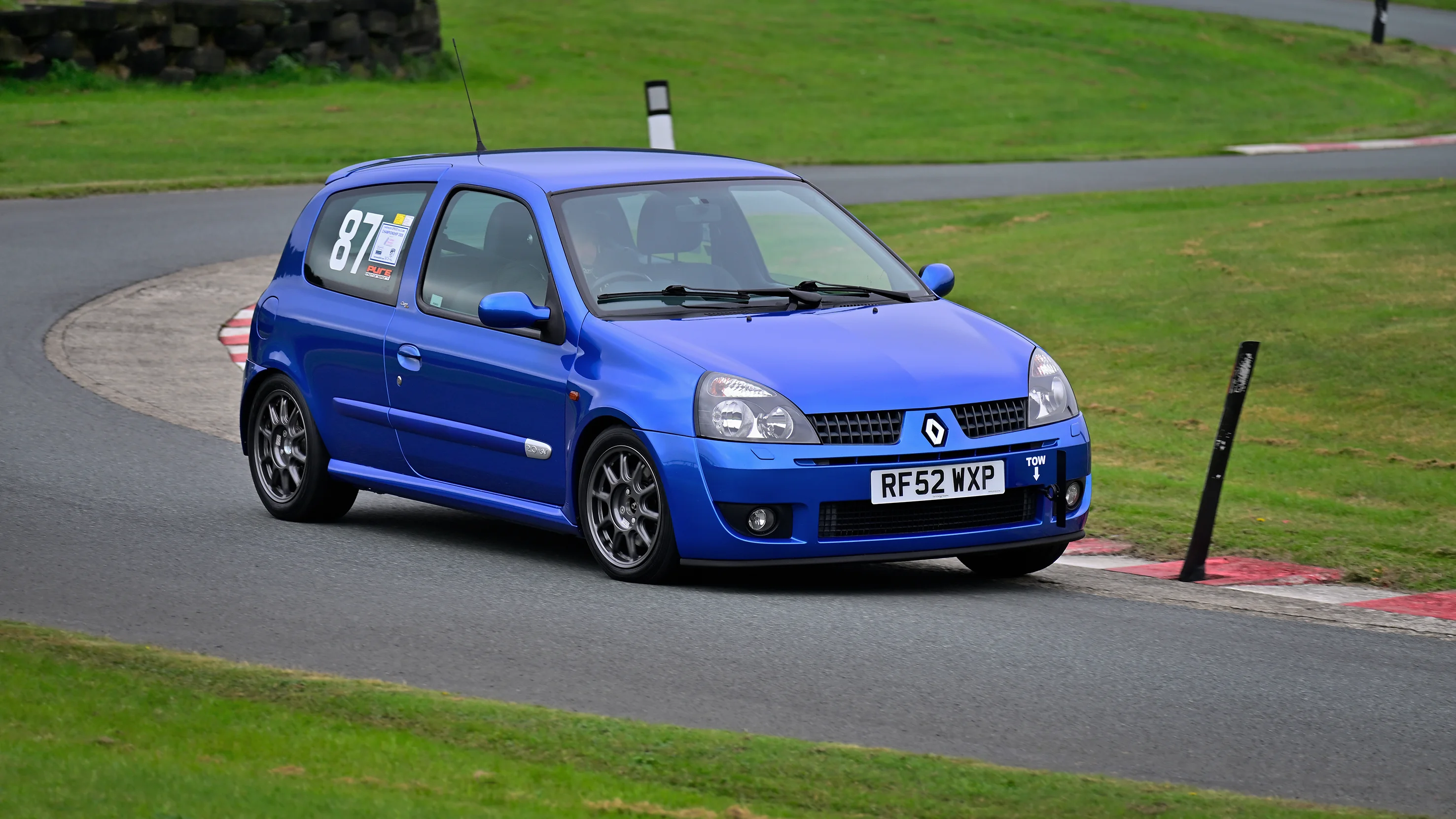 Harewood_Sept26_Esses_JCB01.webp