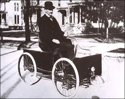 Henry_Ford_-_Quadricycle,_1905.webp