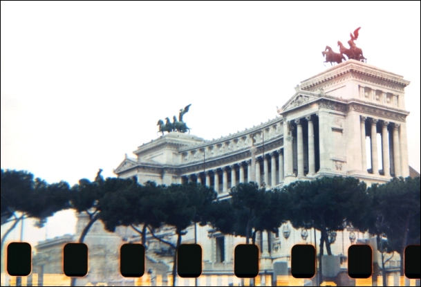 Holga__by_wastemytimewithyou.jpg Holga__by_wastemytimewithyou.jpg