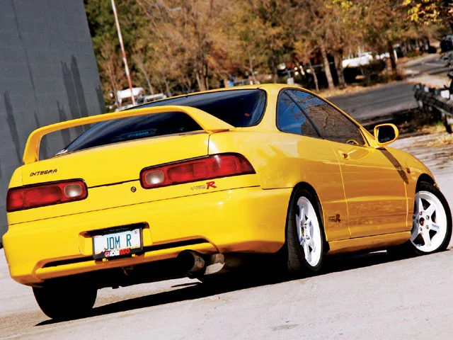 htup_0804_02_z+april_2008_grassroots_readers_rides+2000_acura_integra_type_r+rear_view.webp