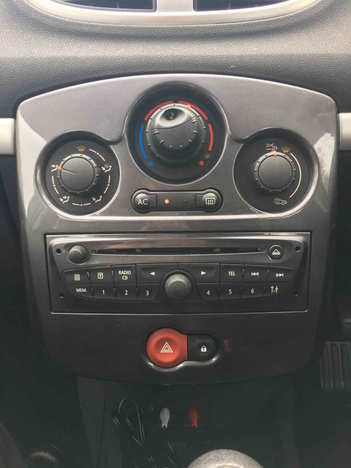 Renault Clio 2 : How to change the radio 
