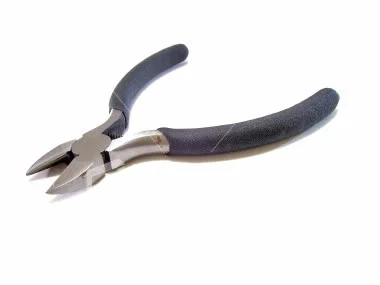 ist2_1105497-small-wire-cutters.webp