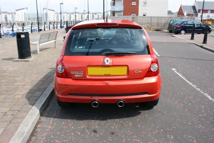 L-Renault-Clio-182-Sport-4.webp