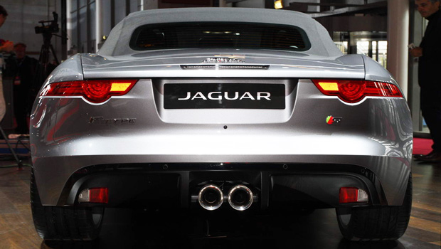 la_marmitta_della_jaguar_f_type_e_italiana_21391.jpg