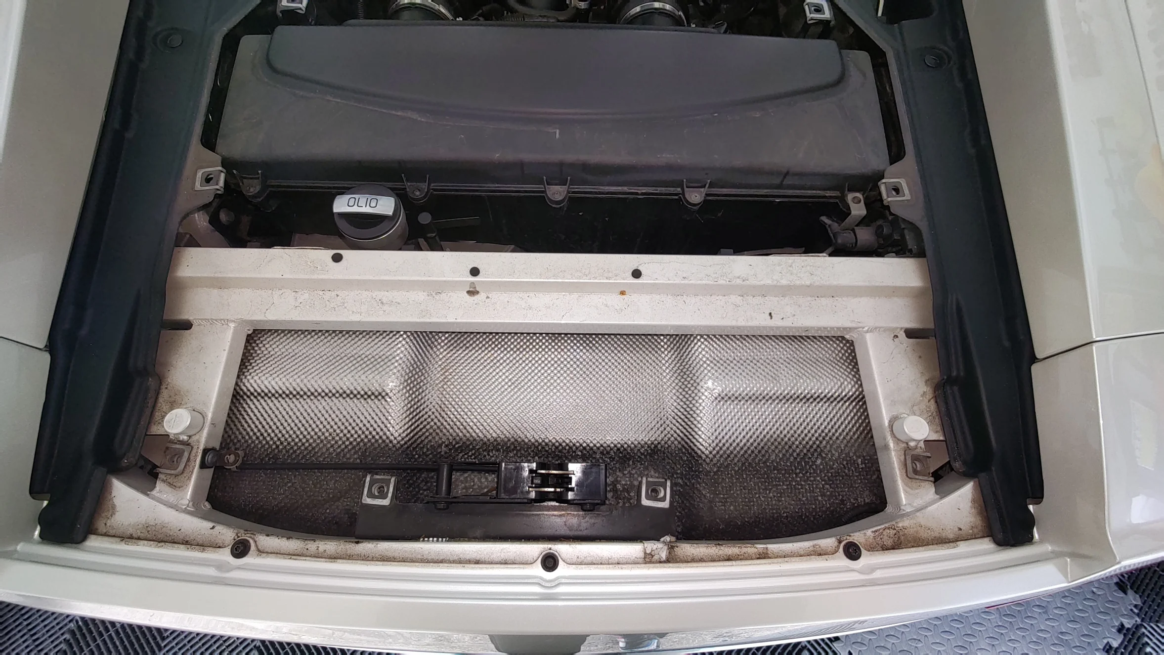 lamboenginebefore.webp