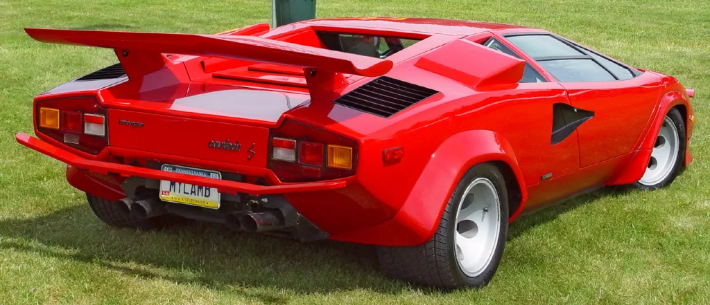 Lamborghini-Countach-Rear-Angle-Red-4-st.webp