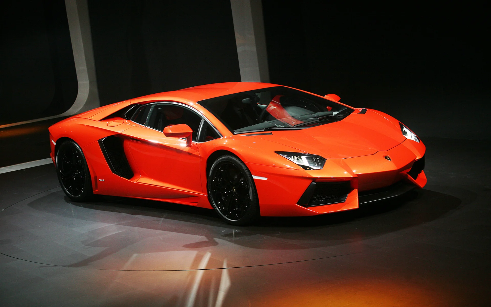 lamborghini_aventador-wide.webp
