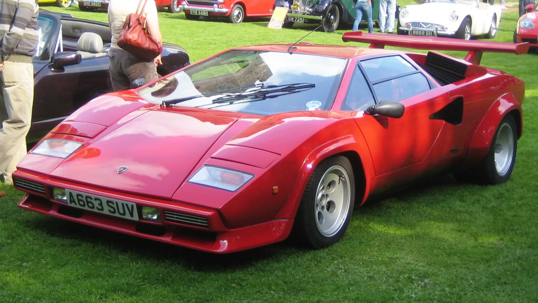 Lamborghini_Countach_LP_500S_1984_Castle_Hedingham_2008.webp