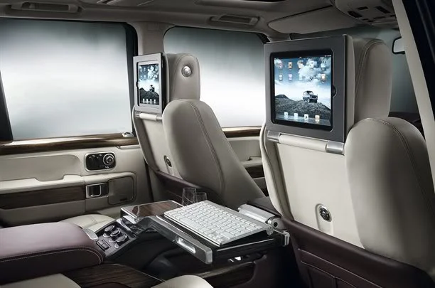 LandRover-RangeRover-821111416534241600x1060.webp