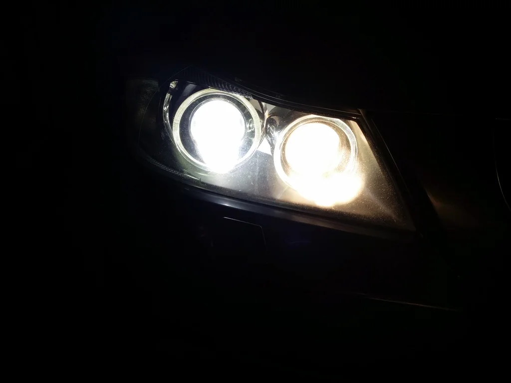 Led%20with%20xenon%20and%20full%20beam.webp