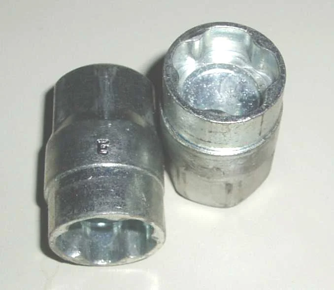 LOCKINGWHEELNUTS2USE.webp