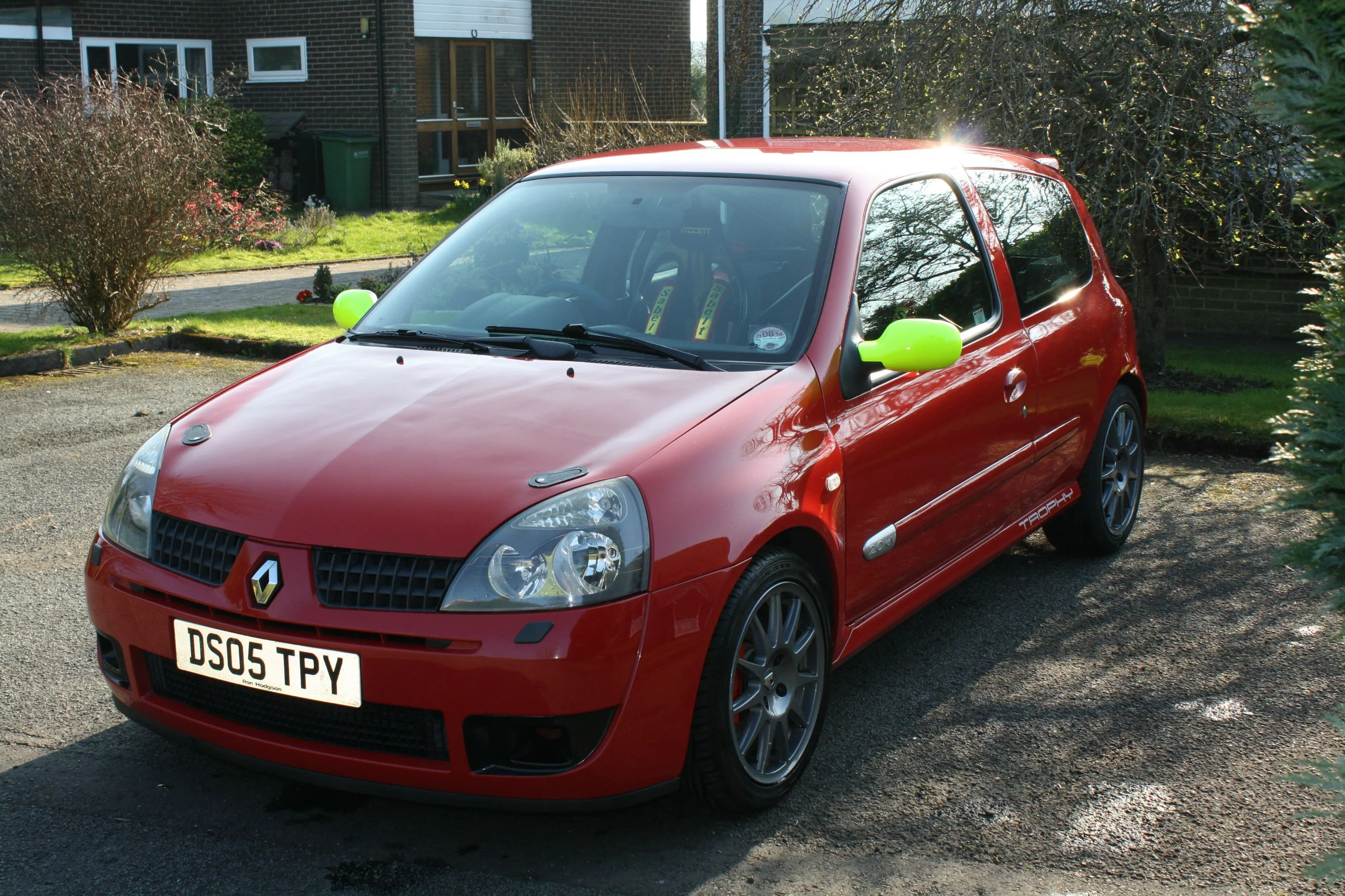LR6R5CO.webp
