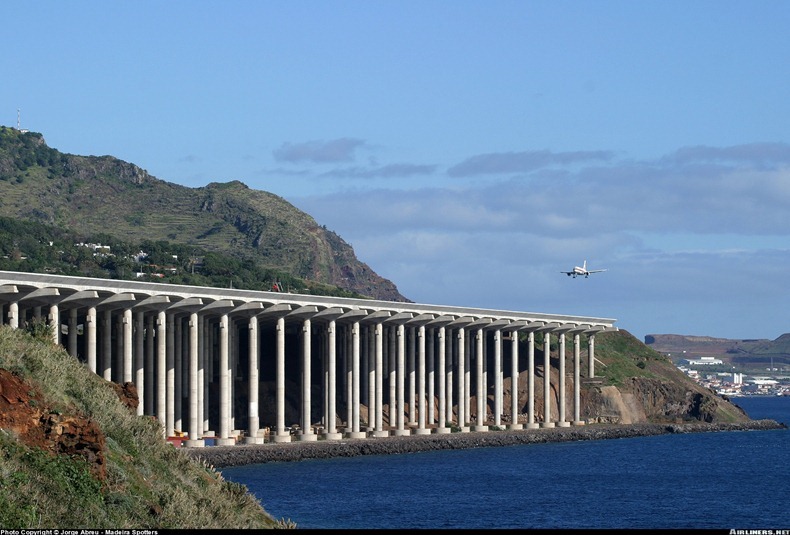 Madeira-Airport-12.jpg