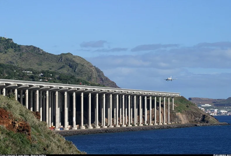 Madeira-Airport-12.webp