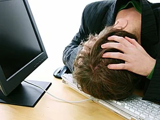 man-head-an-table.webp