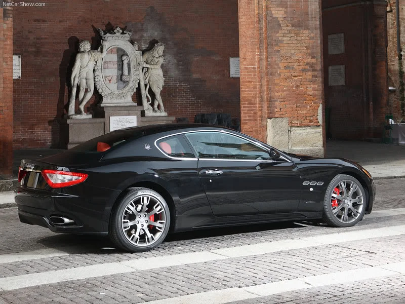 Maserati-GranTurismo_S_2009_800x600.webp