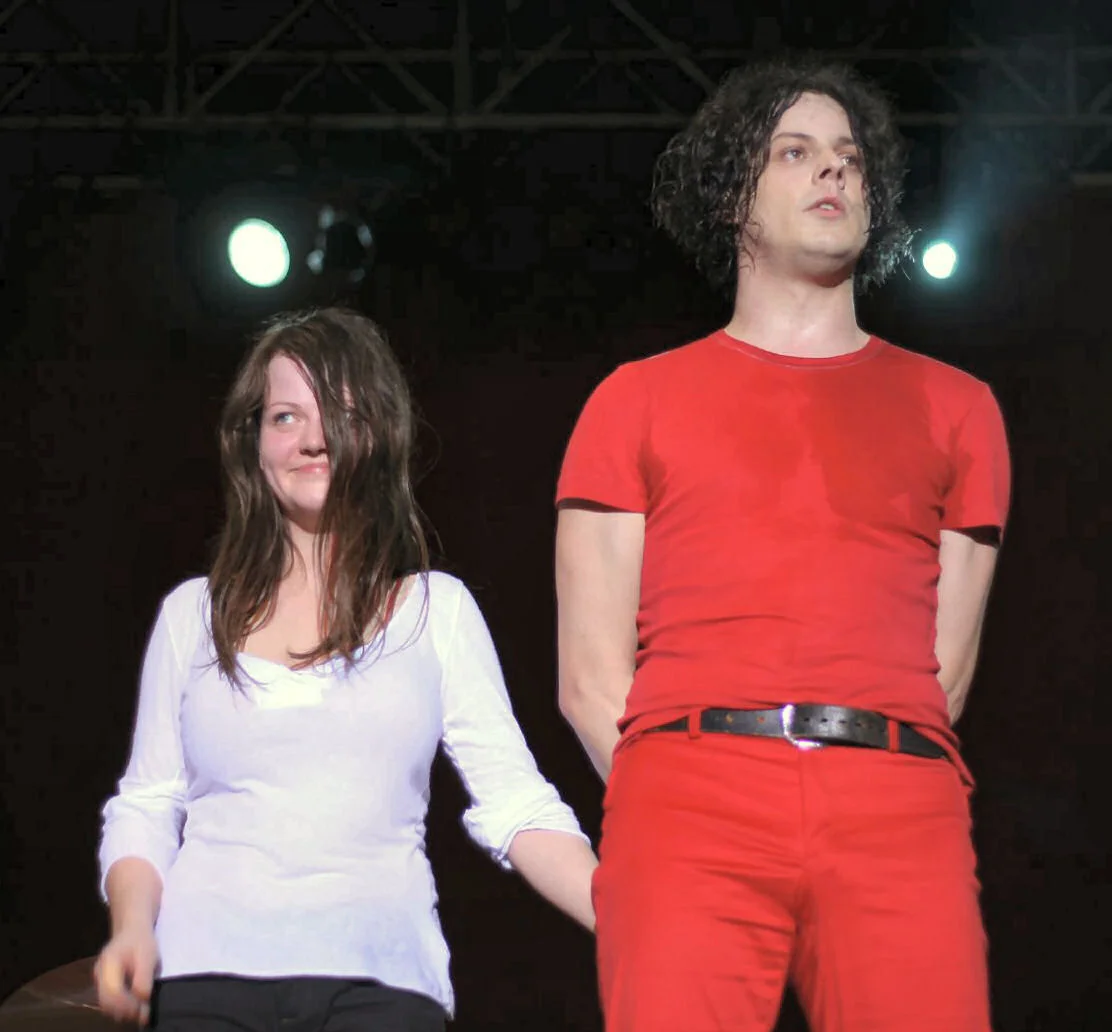 Meg_%26_Jack,_The_White_Stripes.webp