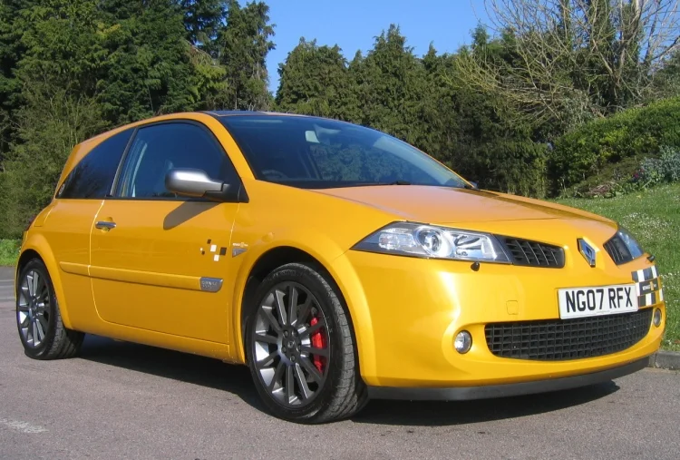 megane_r26_liquid_yellow_privacy_001.webp