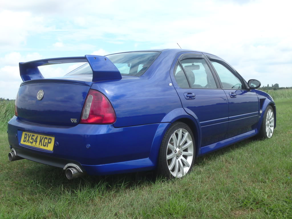 mg-zs-saloon-05.jpg