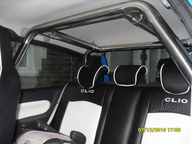 miaconcertangavcar610.jpg