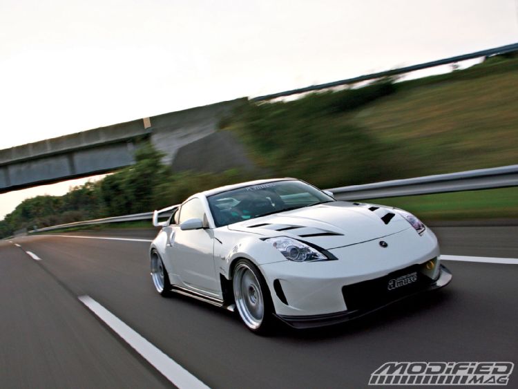 modp_0909_02_o+amuse_nissan_380rs_superleggera+front_view.jpg