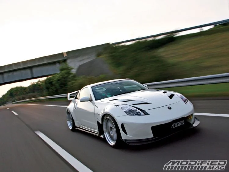 modp_0909_02_o+amuse_nissan_380rs_superleggera+front_view.webp