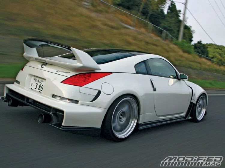 modp_0909_11_o+amuse_nissan_380rs_superleggera+driver_side_rear_view.webp