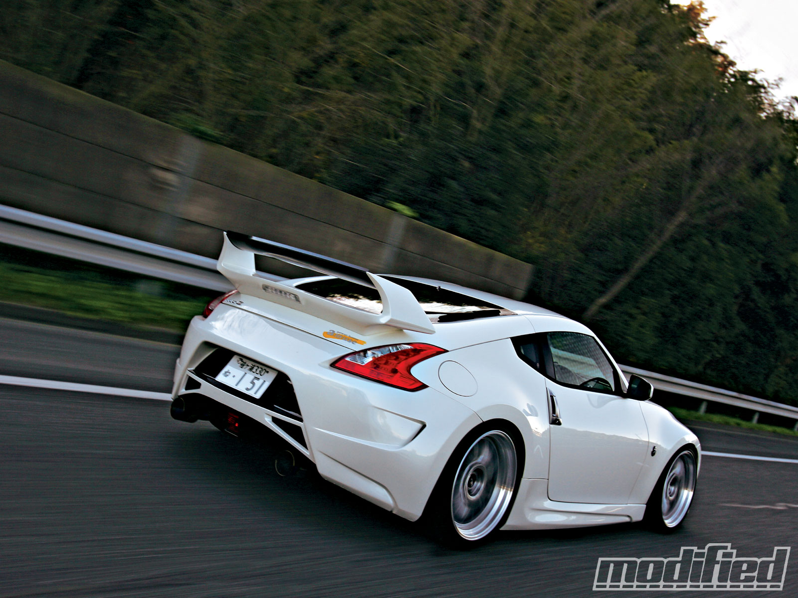 modp_1004_03_o+2010_nissan_370z+side_skirts.jpg