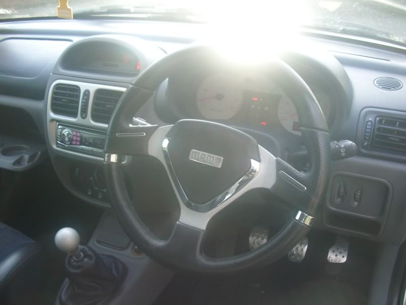 MomMilleniumEvoSteeringWheel.jpg