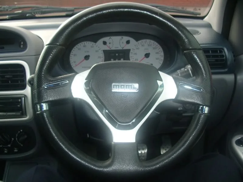 MomMilleniumEvoSteeringWheel1.webp