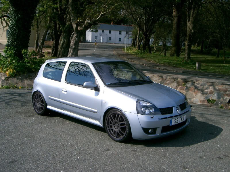 MyCliowithanthracitewheels.jpg