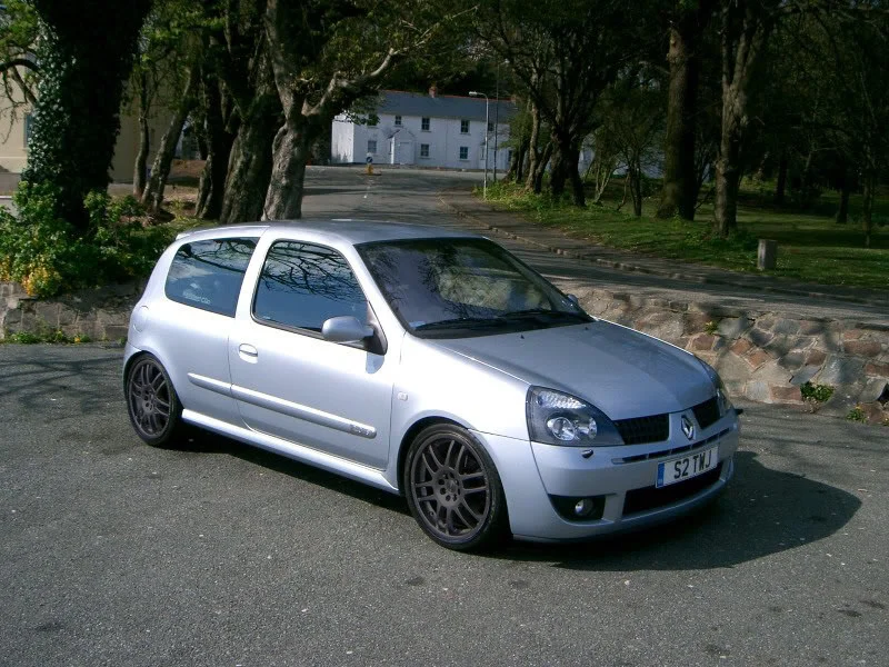 MyCliowithanthracitewheels.webp